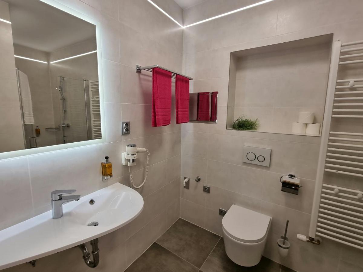 Apartmany Etenia Kadan Exterior photo